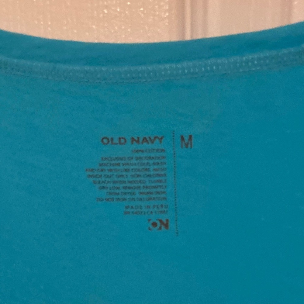 Old Navy s/s tee, fun, very gently worn, soft, U shaped neck, splattered star - Picture 3 of 4